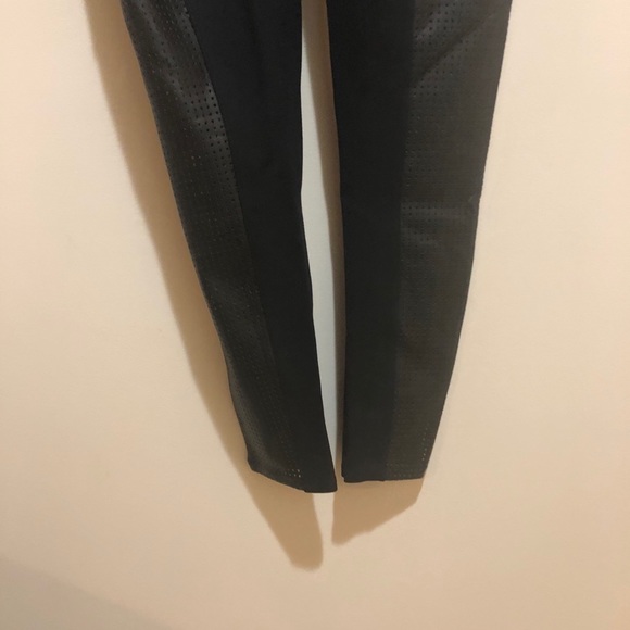 SPANX Sz Sm Black Leggings, Perforated Panels - Picture 7 of 8